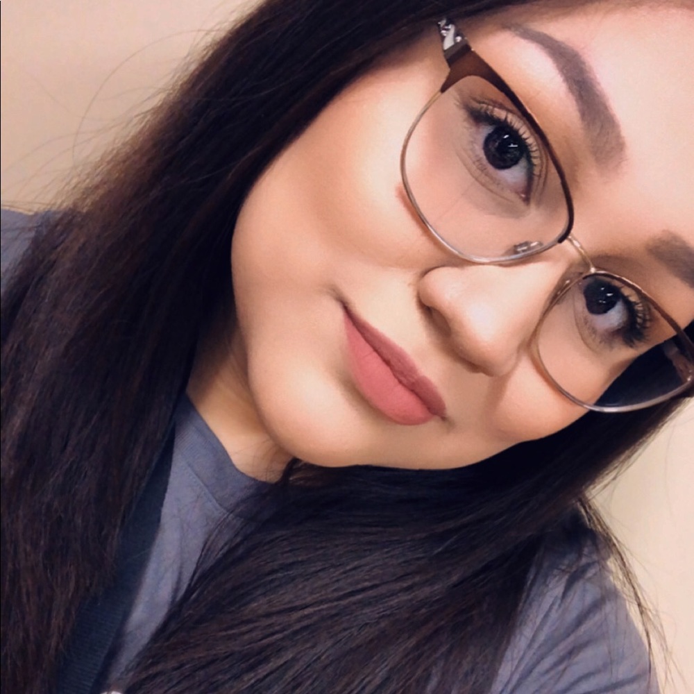 Meet your Posher, Daniela